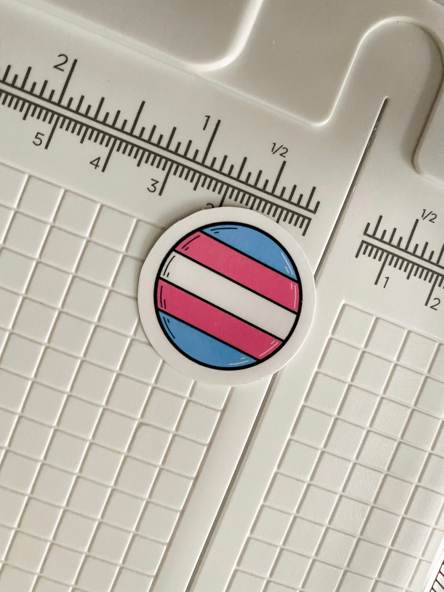 Single LGBT round sticker (trans)