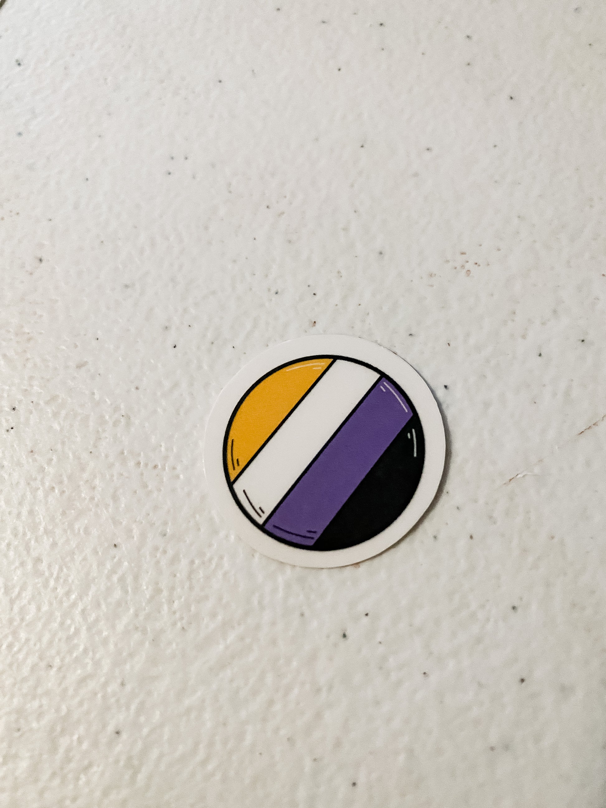 Single LGBT round sticker (nonbinary)